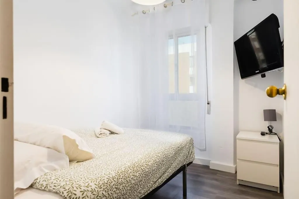 Apartamento En Barrio Sevillano, Free Bus, Metro Apartament